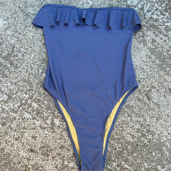GNASH swim X U Bandeau One-
Piece Swimsuit 4 - Picture 2 of 6